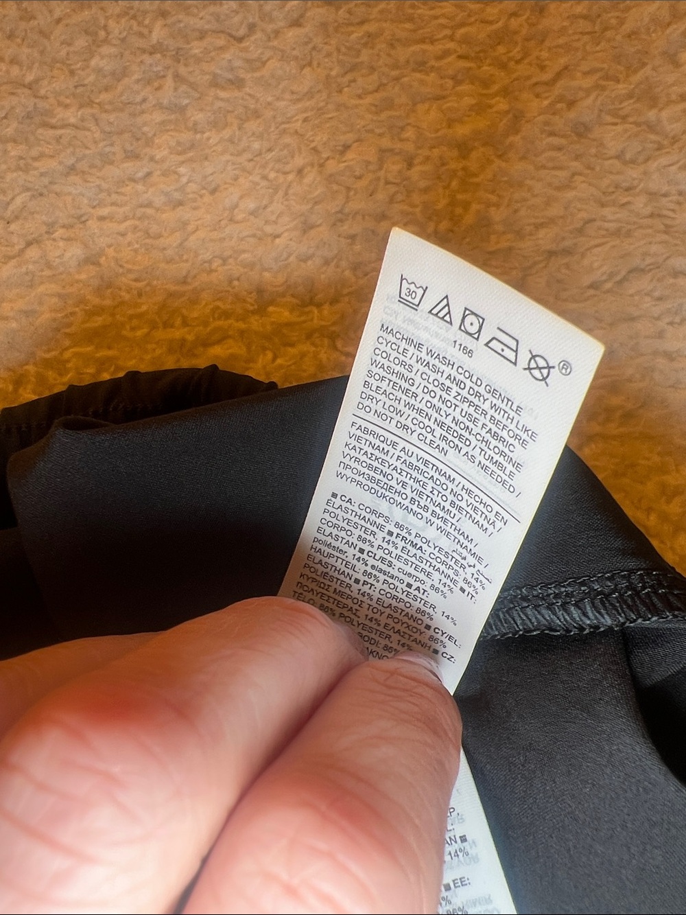 Athleta Crossroads Short Black Featherweight Stretch Size Small NWT - Picture 12 of 13